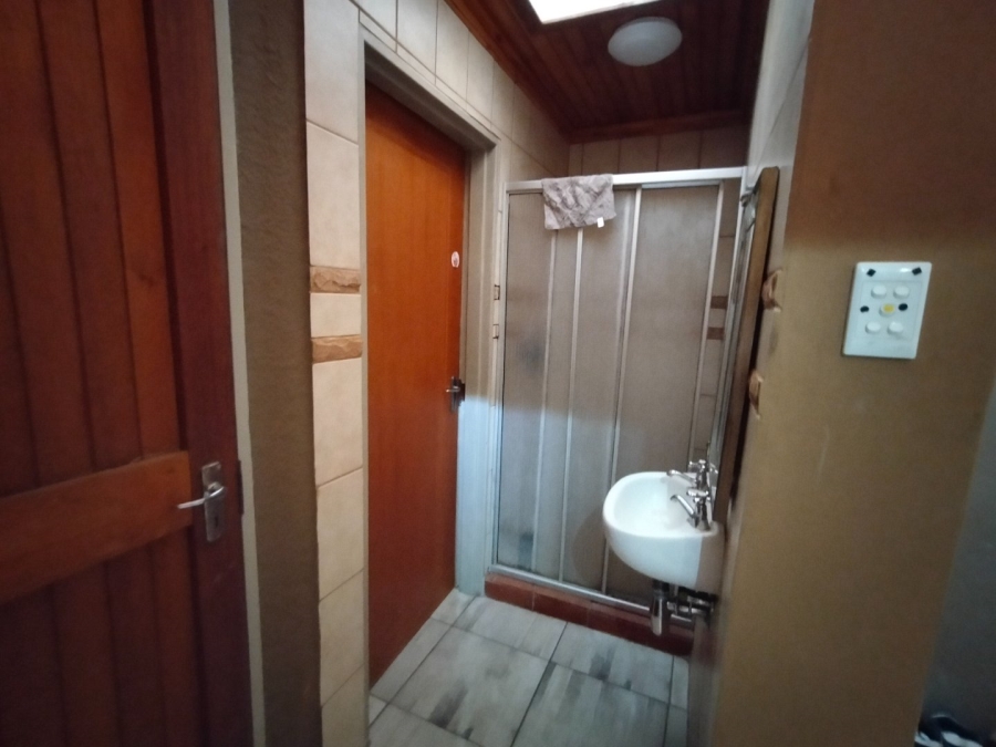 5 Bedroom Property for Sale in Fichardt Park Free State